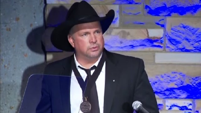GarthBrooks_1022.jpg 
