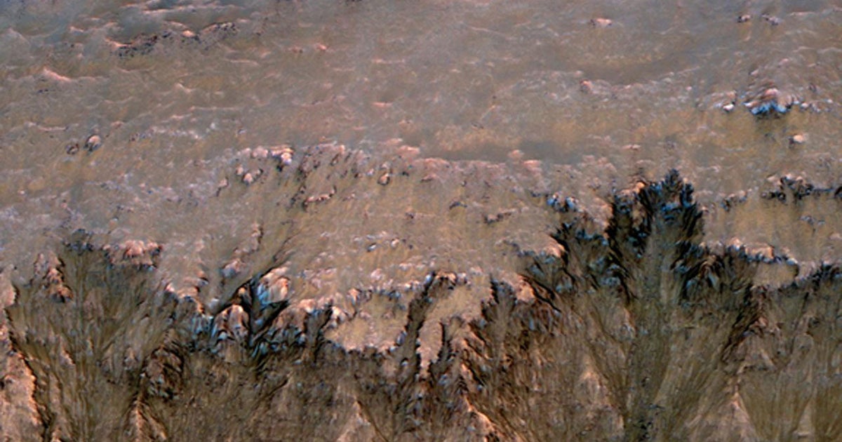 Streaks on Mars may be caused by flowing water - CBS News