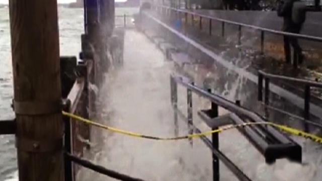 Hurricane Sandy pushes water over Manhattan seawall 
