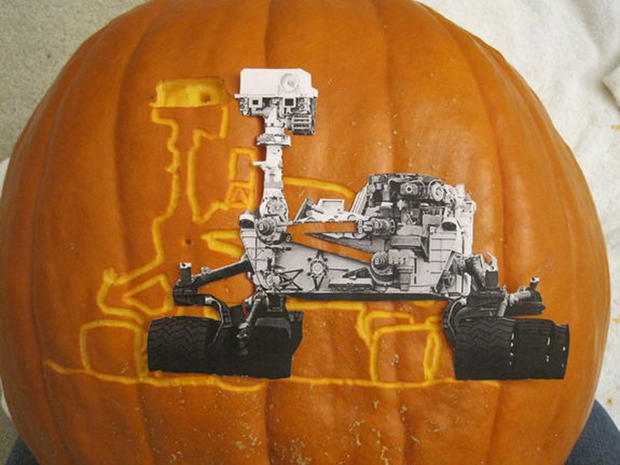 Liz Warren's Curiosity "space-o'-lantern" started with a paper template. 