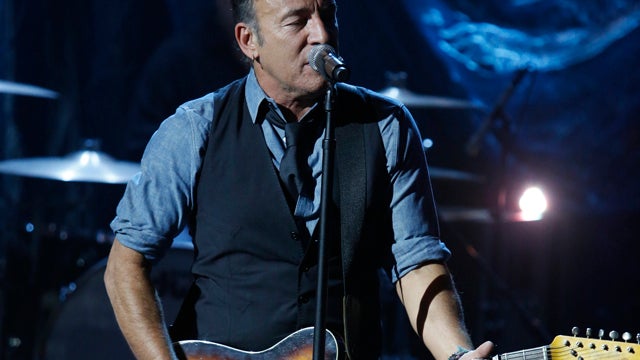 Bruce Springsteen kicks off "12-12-12" Sandy benefit concert 