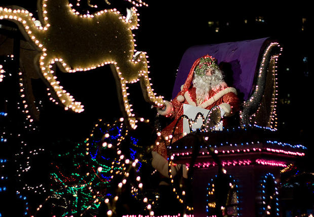 holidazzle-parade-minneapolis-mn-photocredit-mtellin-flickr1.jpg 