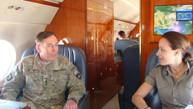 Facebook_Petraeus_620x.jpg 