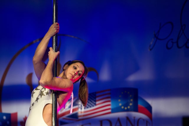 30-PoleDancing2012.jpg 