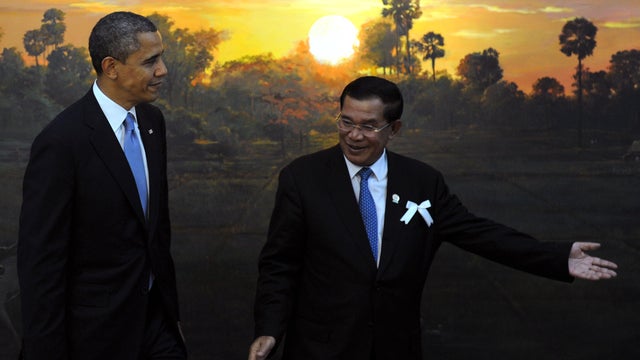 Cambodian Prime Minister Hun Sen (R) ushers US President Barack Obama (L) on arrival at the Peace Palace for the Association of Southeast Asian Nations (ASEAN) and US summit in Phnom Penh on November 19, 2012 following the 21st ASEAN Leaders Summit. 
