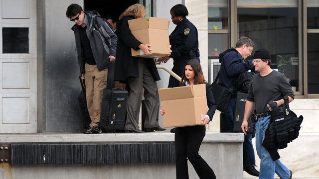 FBI agents enter Trenton City Hall, Thursday, July 19, 2012, in Trenton, N.J. The agents raid comes a day after FBI agents searched the home of Mayor Tony Mack. 