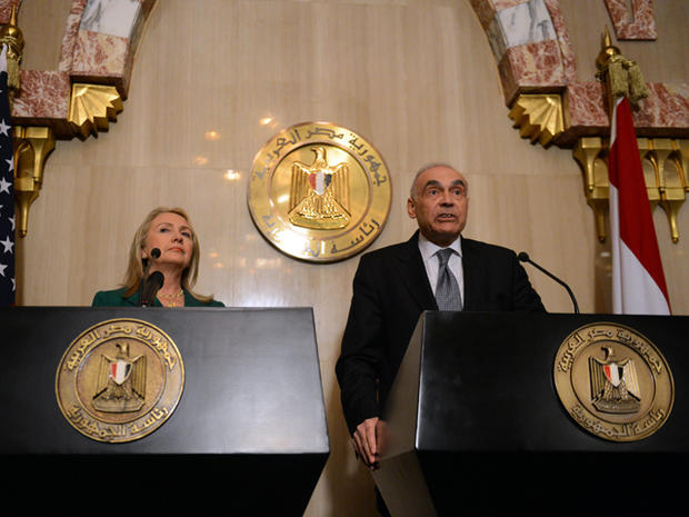 Egyptian Foreign Minister Mohamed Kamel Amr and U.S. Secretary of State Hillary Clinton 