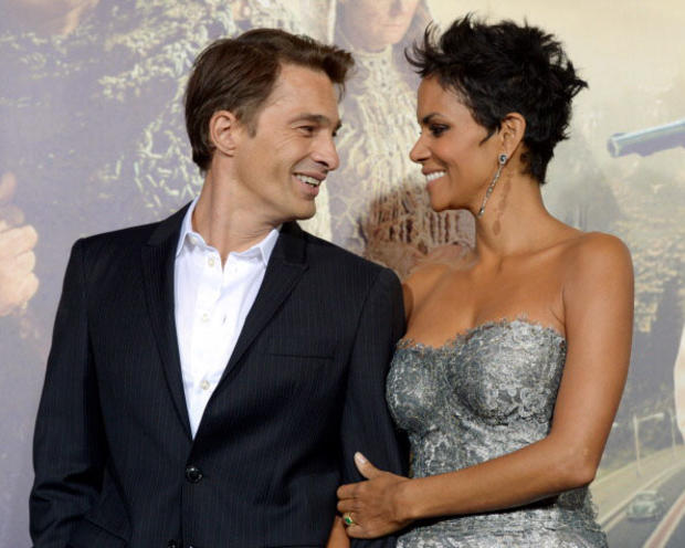 Halle Berry (R) and actor Olivier Martinez 
