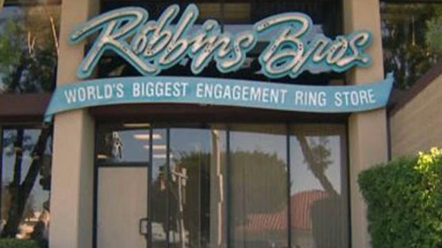 robbins-brothers-burglarized.jpg 