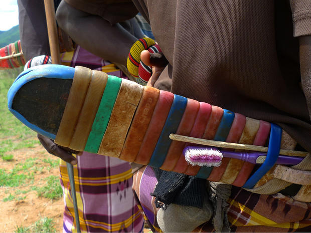 7b_Samburu_tribesmen.jpg 