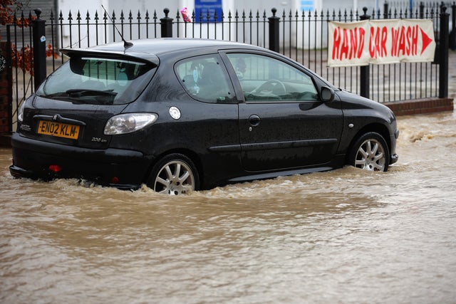 20-UKFloodingNov27.jpg 