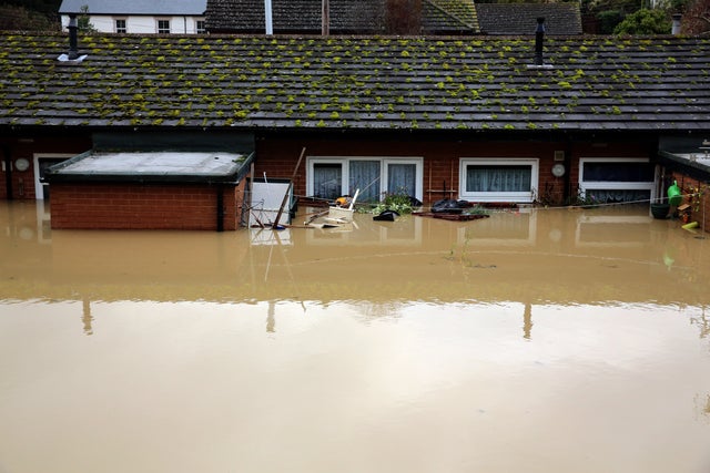 24-UKFloodingNov27.jpg 