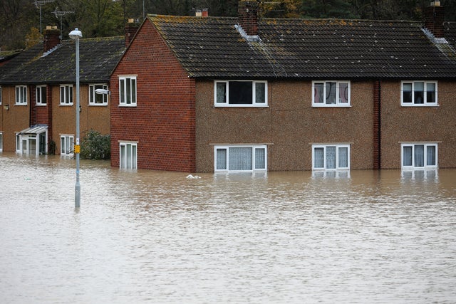 26-UKFloodingNov27.jpg 