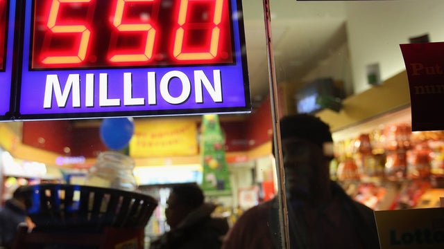 A sign outside the One Stop Mart shows the winning amounts for lottery games including the $550 million for the Powerball jackpot on November 28, 2012 in Chicago, Illinois. 