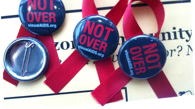 world-aids-day-pins-daly.jpg 