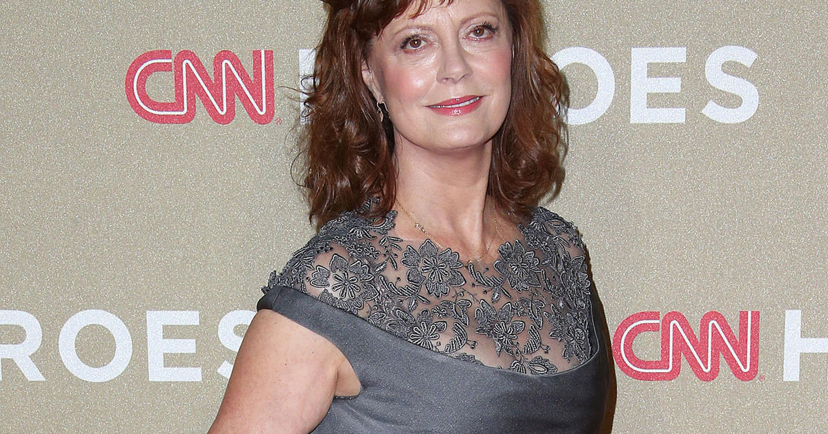 Susan Sarandon presents CNN's Hero of the Year award - CBS News