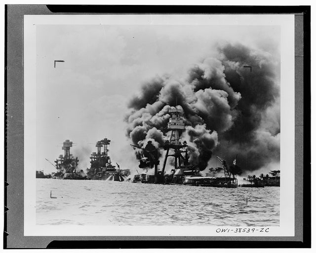 LOC_PEARL_HARBOR_SHIPS_FIRE.jpg 