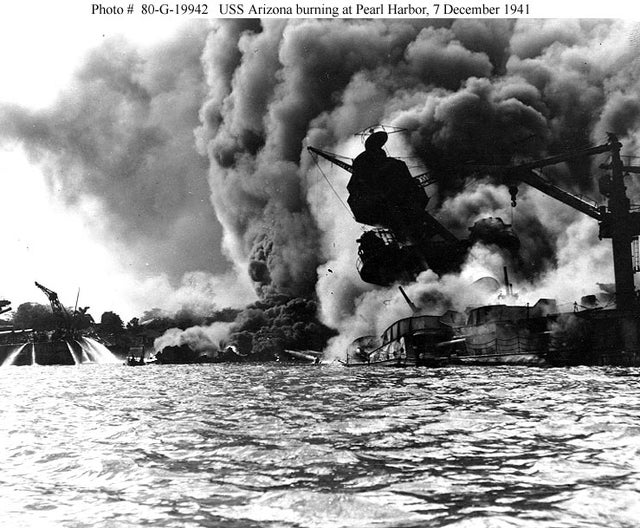 NARA_USS_ARIZONA_FIRE.jpg 