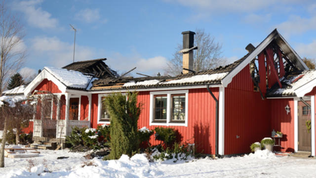 fire_damaged_red_house_in_winter.jpg 