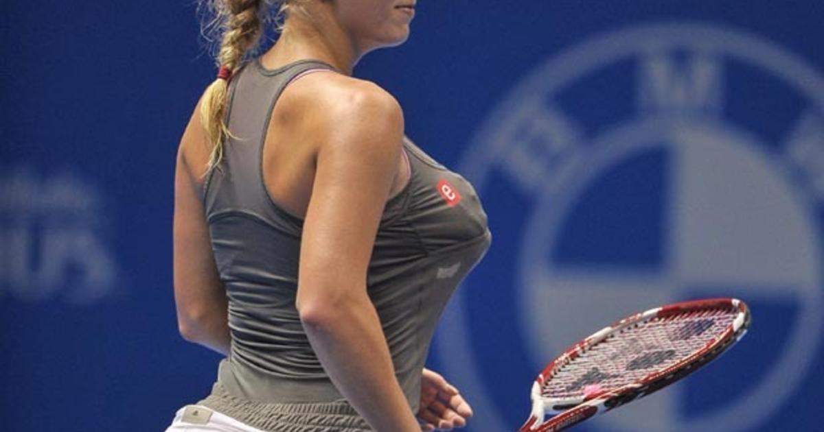 Caroline Wozniacki imitates Serena Williams by stuffing her bra