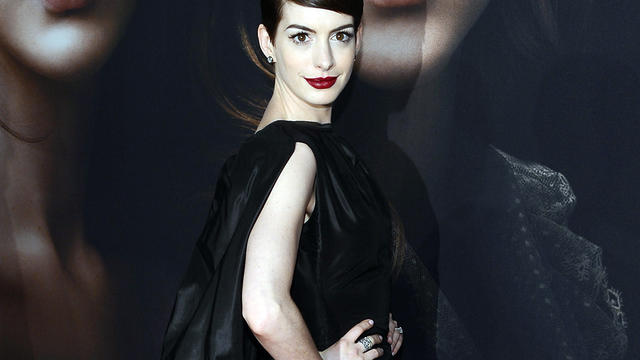 Hathaway, Crowe at "Les Miserables" N.Y. premiere 