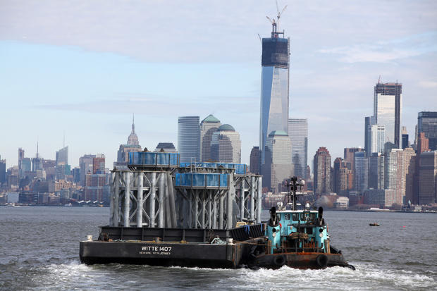 Spire For One World Trade Arrives By Barge 