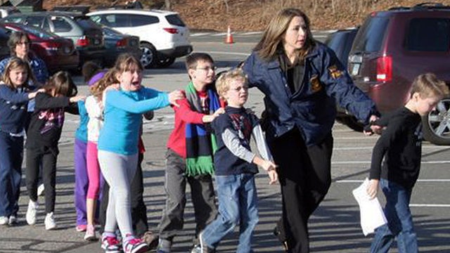 Mother of Sandy Hook student describes stressful search for son 