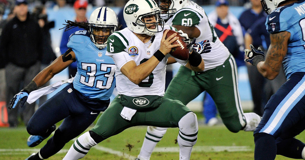 Titans lose Locker, but beat Jets