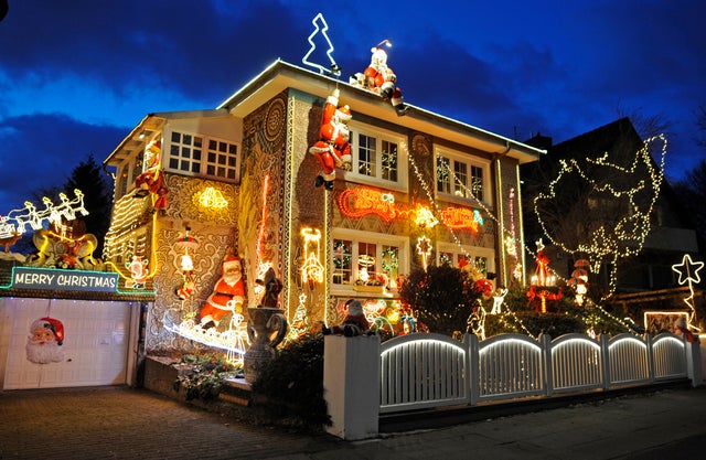 01-EpicChristmasLights.jpg 