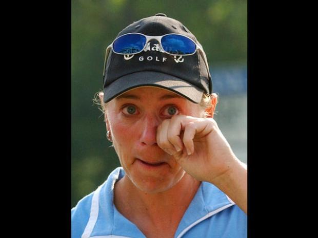 annika-sorenstam-wipes-away-tears-after-missing-cut-at-colonial-open-fort-worth-texas2.jpg 