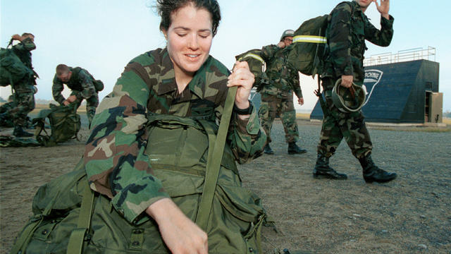 women_soldiers_1165745.jpg 