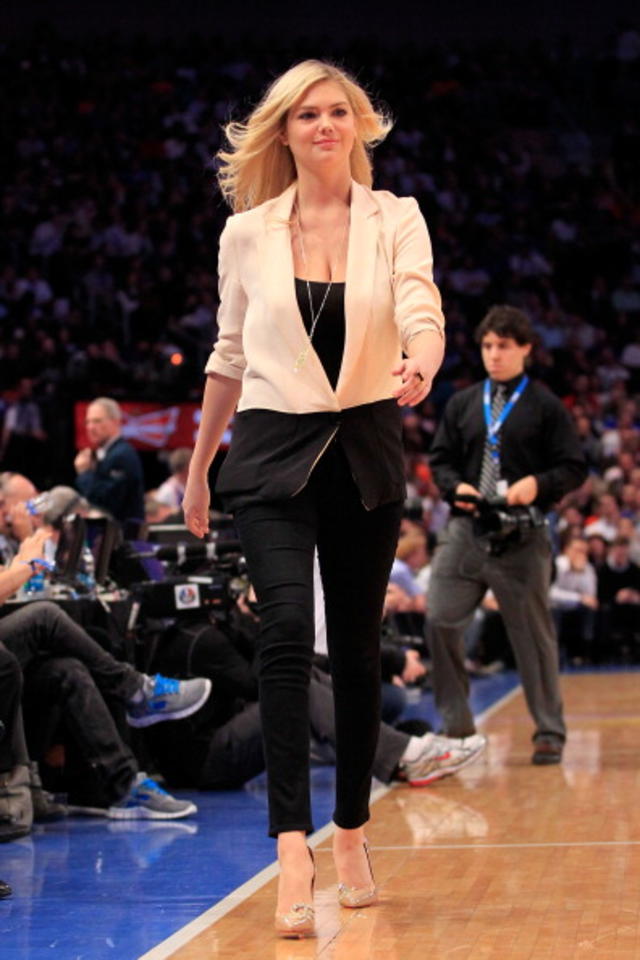 Kate Upton Steals Show at Taco Bell Legends and Celebrity All-Star