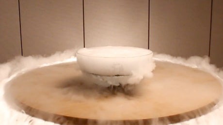 Giant_Dry_Ice_Bubble_Experiment.jpg 