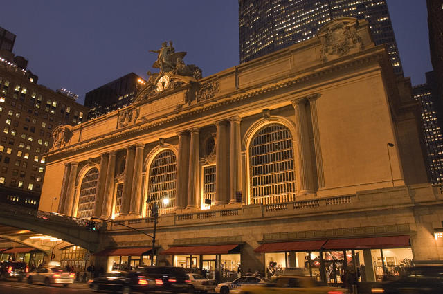 File:Grand Central Pkwy td (2022-01-14) 023.jpg - Wikimedia Commons