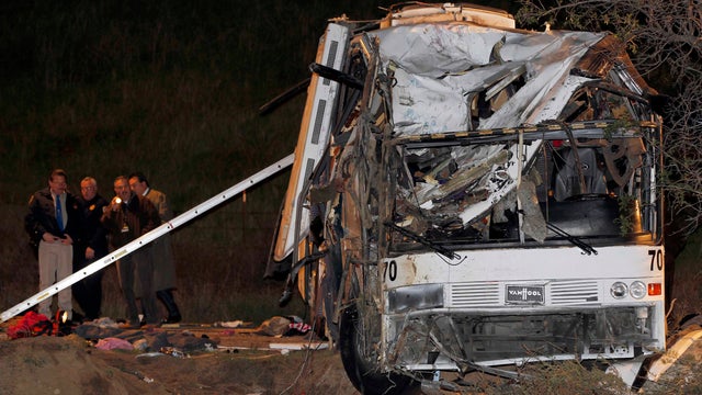 05Tour_Bus_Crash.jpg 