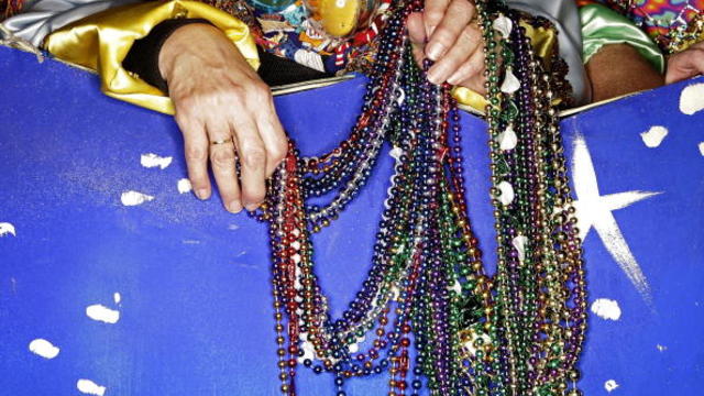 mardi-gras-beads_56880224.jpg 