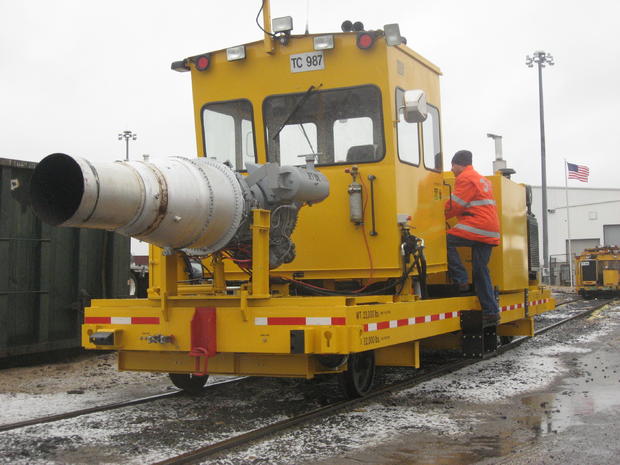 lirr-putting-rail-bound-snow-blow-powered-by-jet-enginges-on-display-for-the-media.jpg 