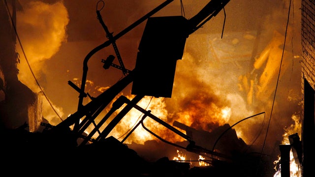 Gas blast rocks Kansas City shopping district 