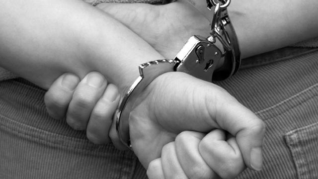 handcuffs1.jpg 