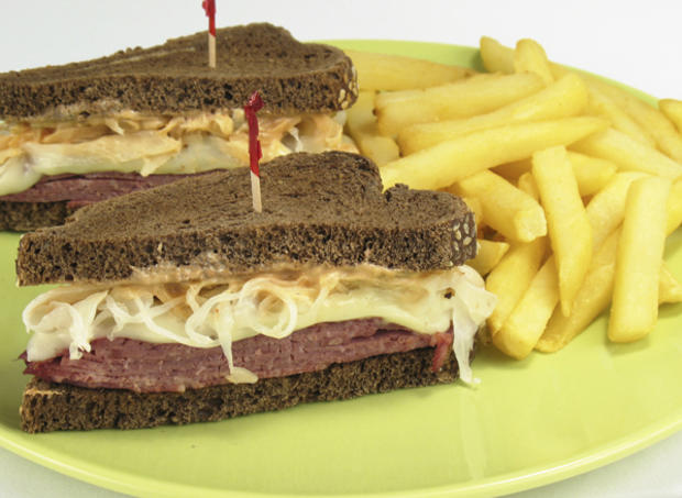 corned-beef-sandwiches-with-shredded-cabbage.jpg 