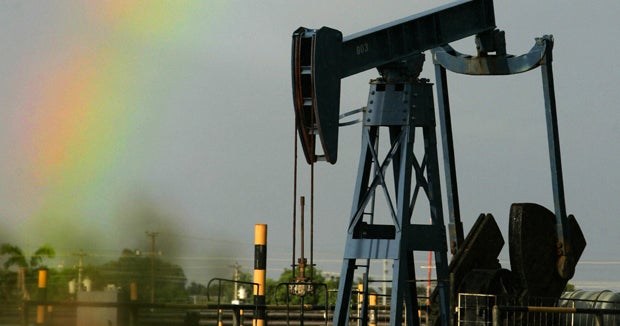 Oil prices stay level despite geopolitical turmoil - CBS News