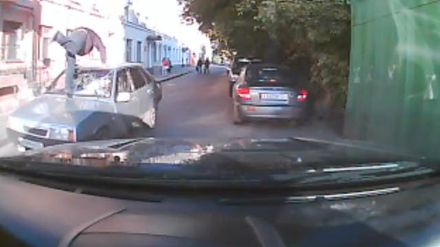 Road_Rage_Russia_Kicking_Windshield.jpg 