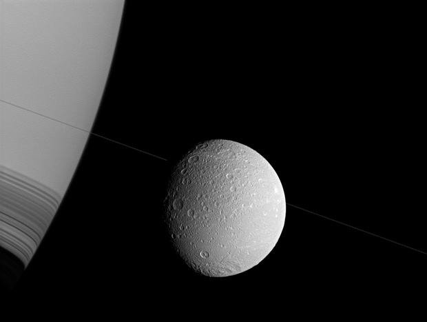 Saturn-Moon-2.jpg 