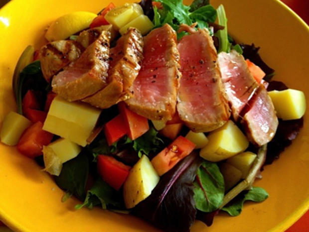 Ahi Tuna Salad - Swingers Diner 