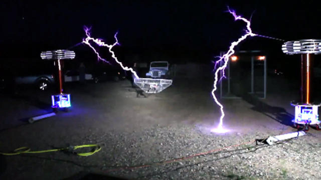 Quadrotor_Tesla_Coils_Experiment.jpg 