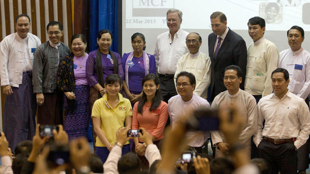 Google's Eric Schmidt in Burma 