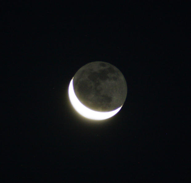 03_Crescent_Moon_Featuring_Earth_Shine.jpg 