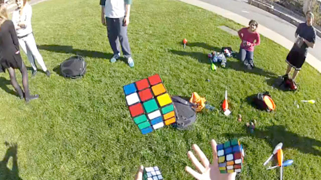 Ravi_Fernando_Juggling_Rubiks_Cubes.jpg 