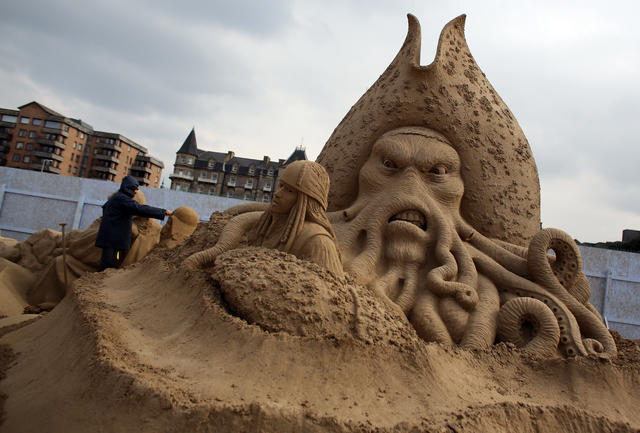 26 Epic Works Of Art Made With Sand