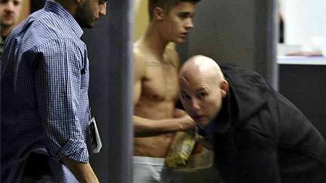 Justin Bieber struts half-naked through airport security 
